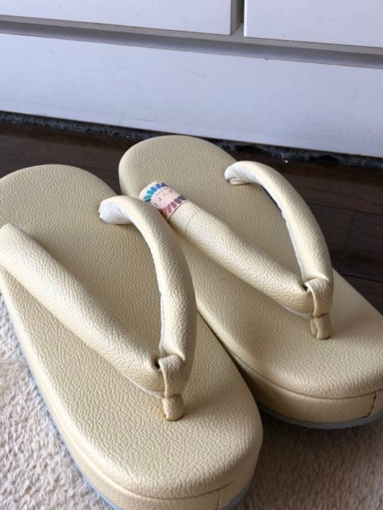 2024 iroriベージュ生成り色の合皮草履フリーサイズ