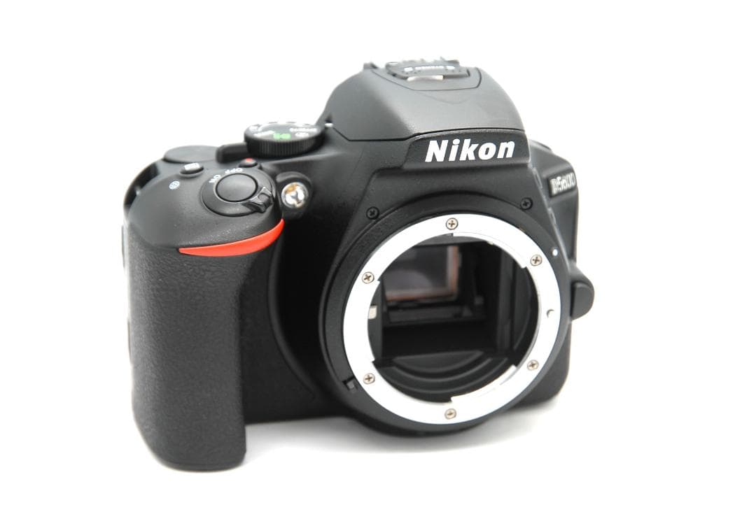 ショット数8466枚 Nikon D5600 レンズキット 美品 Wi-Fi付き - メルカリ