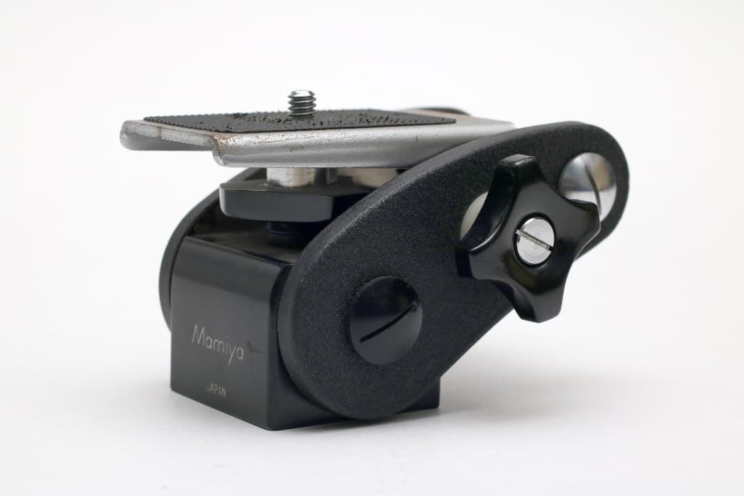 マミヤ MAMIYA レボ三脚アダプター　（645用）　超貴重品　昭和レトロ カメラの八百富｜マミヤ MAMIYA レボ 三脚アダプター - 中古カメラご