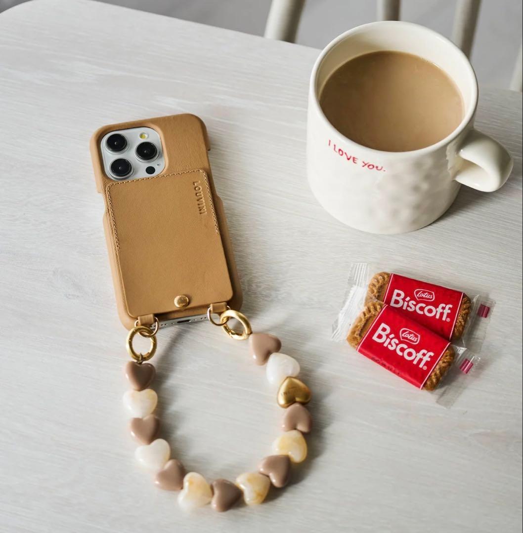 【新品未使用】LOUVINI ハンドストラップ BEIGE-TAUPE 予約販売（3月上旬入荷予定）ハンドストラップ PETIT CUORE BEIGE