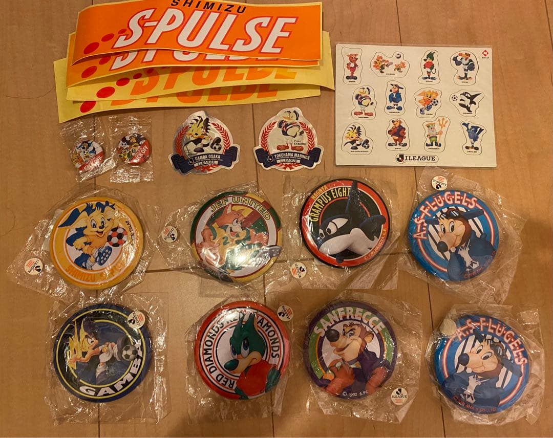 Jリーグ 初期 応援旗 フラッグ 12本 ステッカー マグネット 缶バッチ