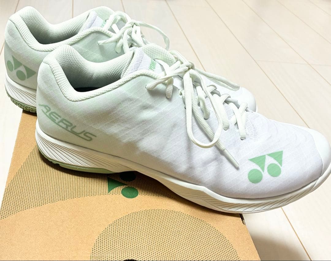 【試し履きのみ】　ヨネックス　28.5cm パワークッションエアラスZワイド