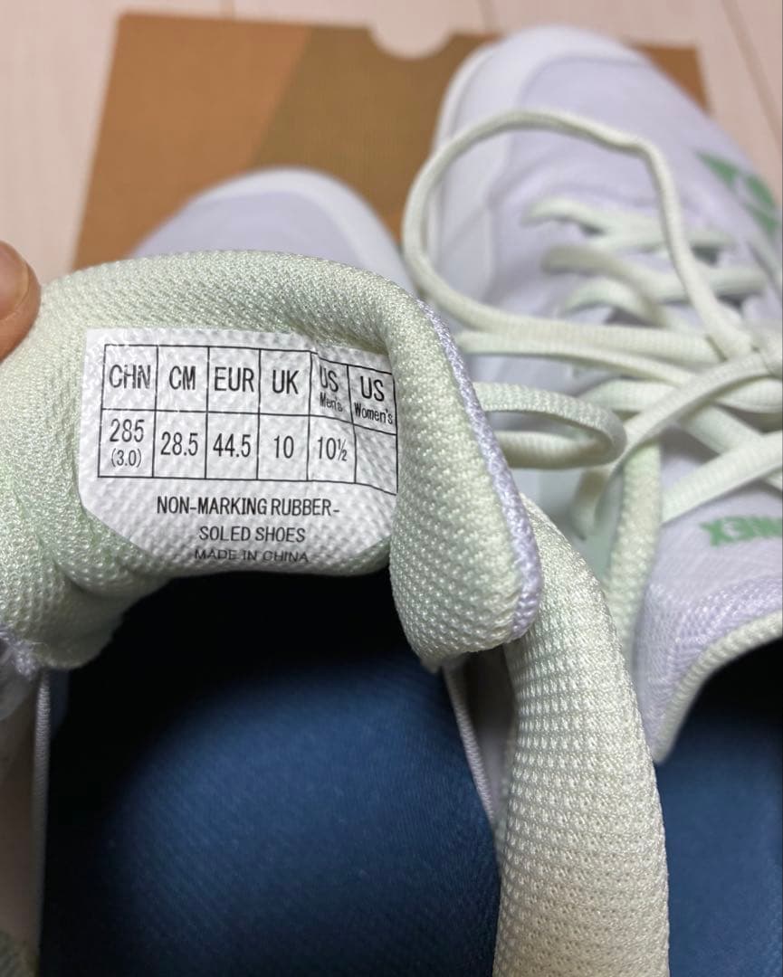 【試し履きのみ】　ヨネックス　28.5cm パワークッションエアラスZワイド