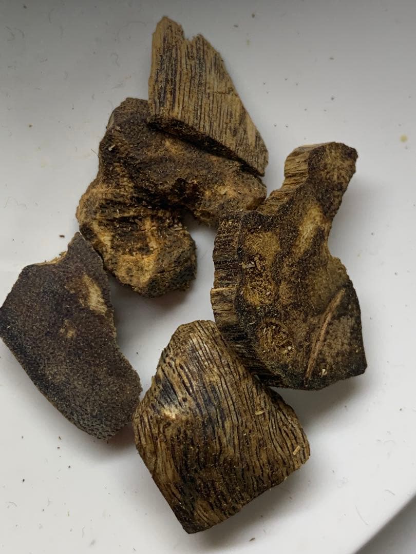 極上緑油伽羅 沈香 香木 沈香線香 緑油伽羅 重さ:2g 極上伽羅