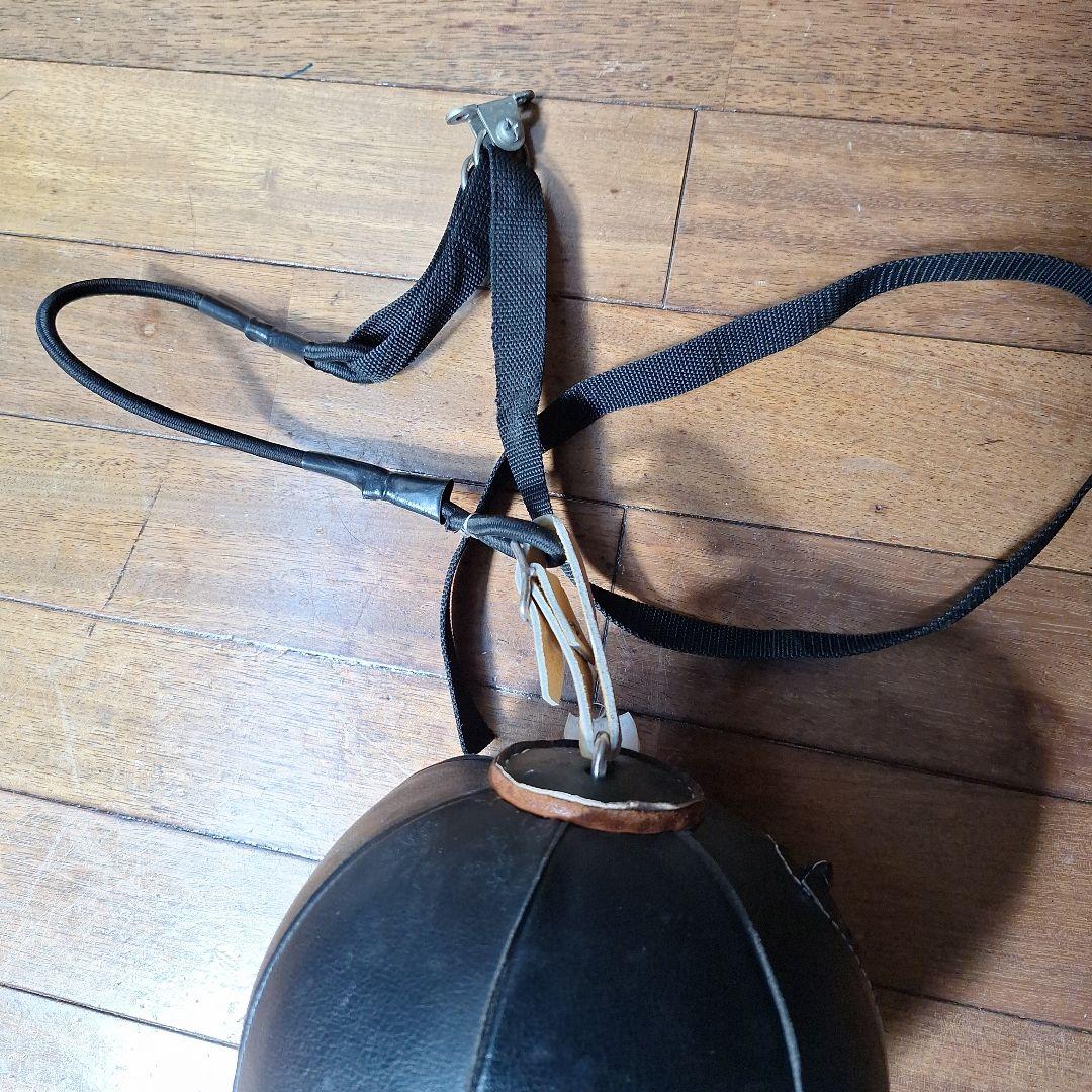 306 Winning パンチングボール 黒 ストラップ付き(丸型)