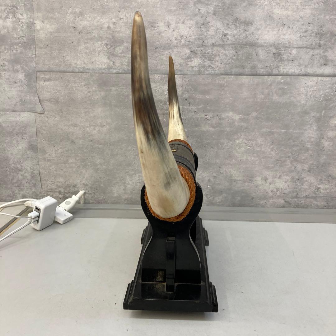 昭和レトロ 水牛の角 置物 木製スタンド付き インテリア 飾り