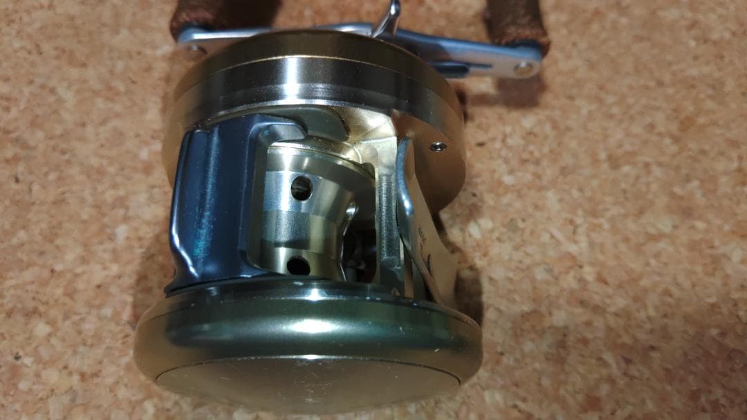 Daiwa ミリオネアCV-Z 205 ベイトキャスティングリール - メルカリ