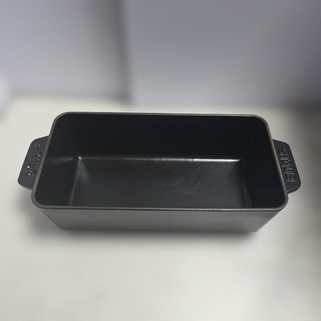 STAUB ケーキ&ブレット 蓋無し Amazon｜staub ストウブ 「 ケーキ&ブレッドパン(蓋なし) ブラック