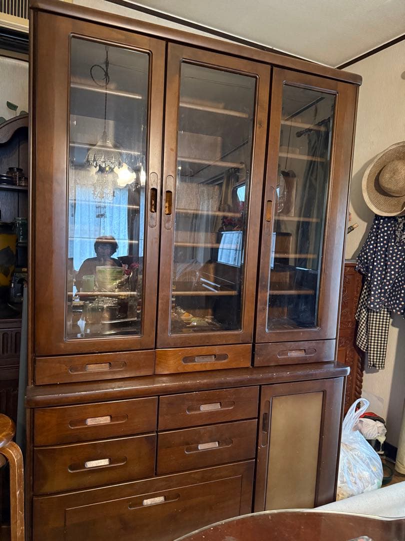 ブラウン木製食器棚 ガラス扉付き 木製食器棚 ダークブラウン ガラス扉付き｜Yahoo!フリマ（旧PayPayフリマ）