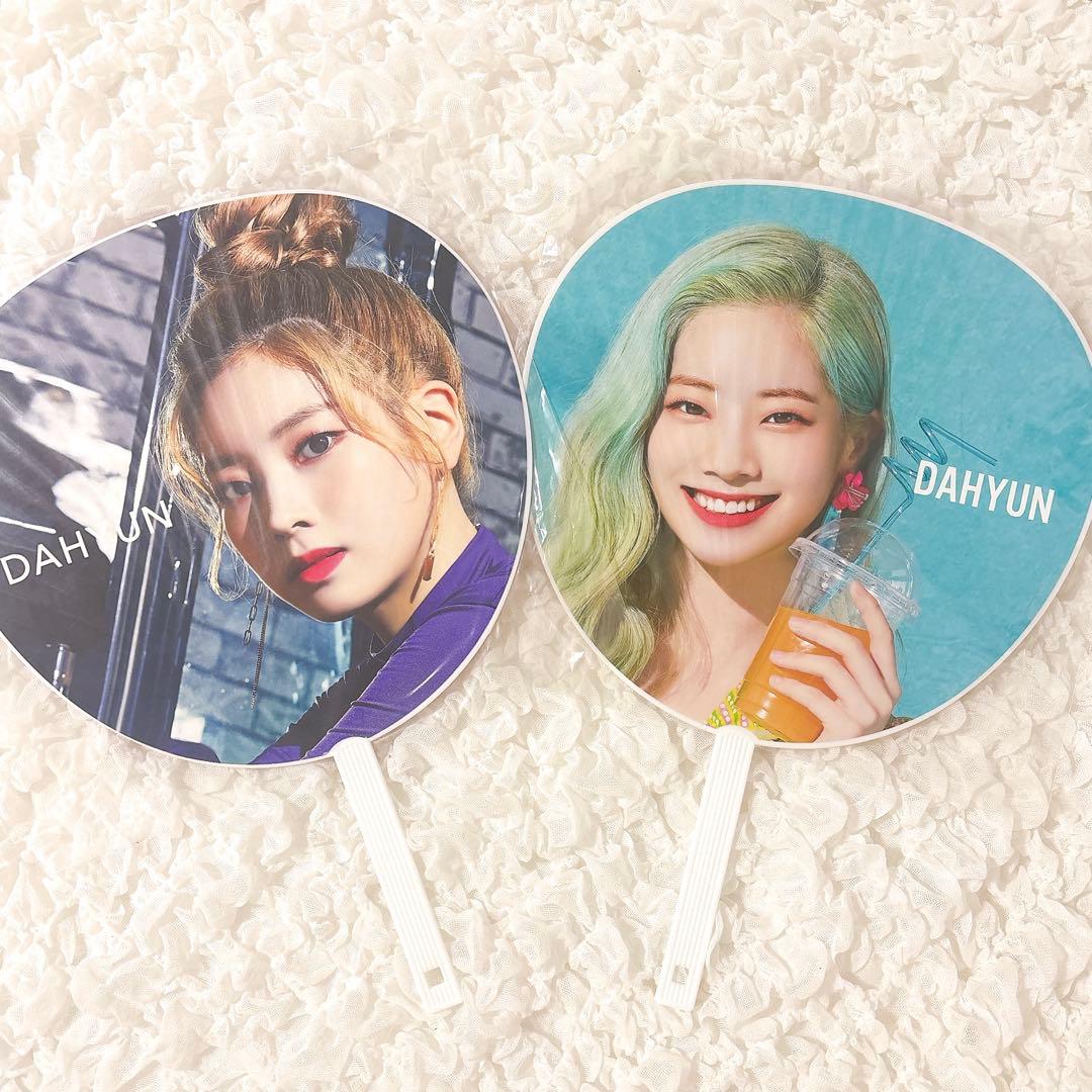 TWICE ダヒョン DAHYUN うちわ 2枚セット - メルカリ