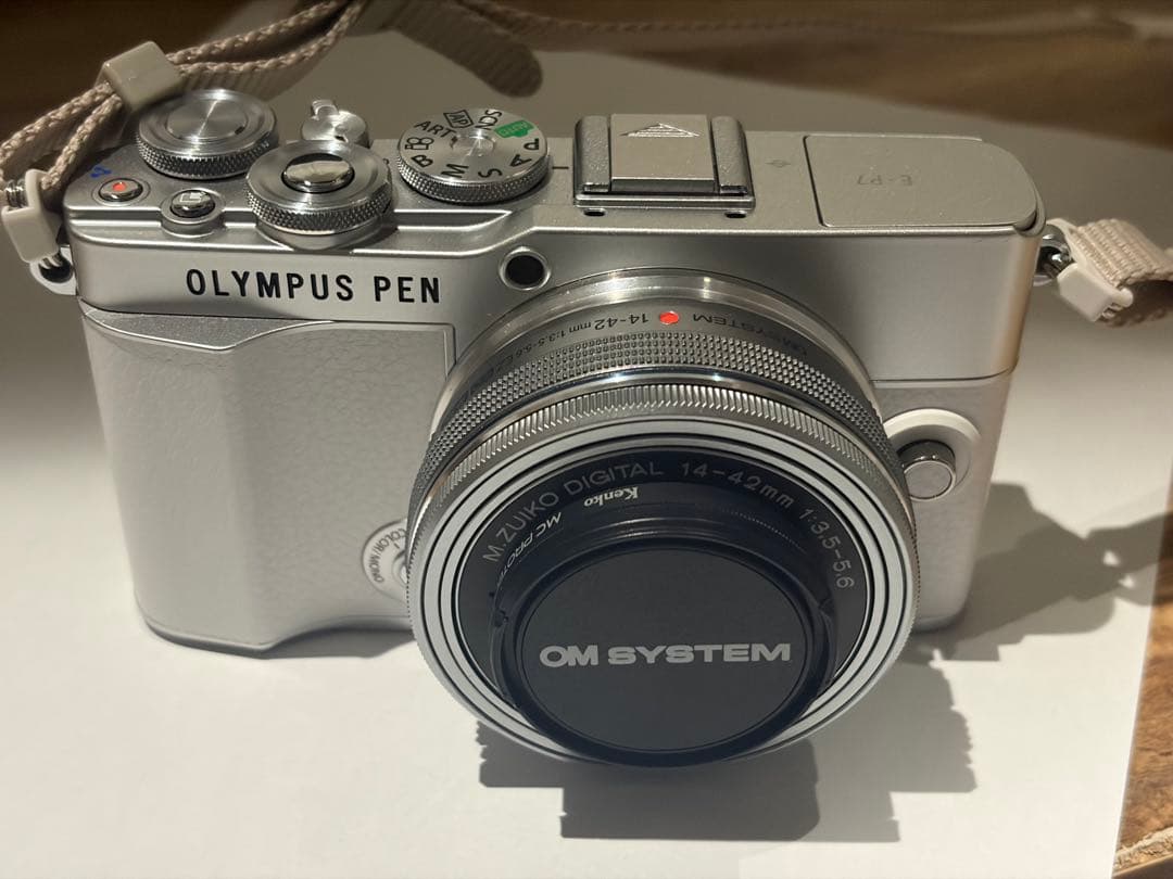 Olympus PEN E-P7ミラーレス一眼 シルバー（ダブルズームキット