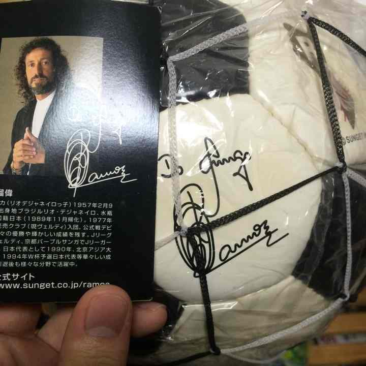 ラモス瑠偉サイン入りサッカーボール レプリカ - メルカリ