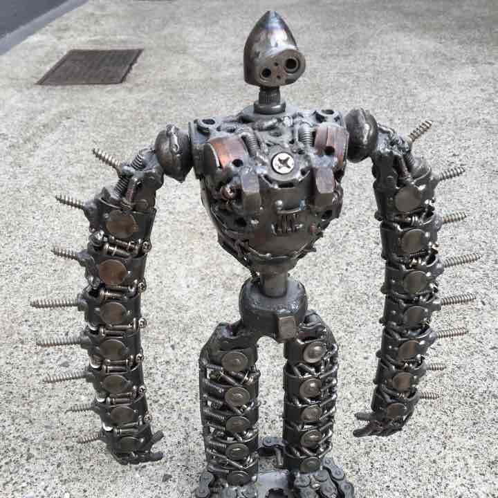 ジブリ映画「天空の城ラピュタ」のロボット兵のオブジェ 延岡「ジブリ・ロボット兵のオブジェ」予約不要、無料で会える場所
