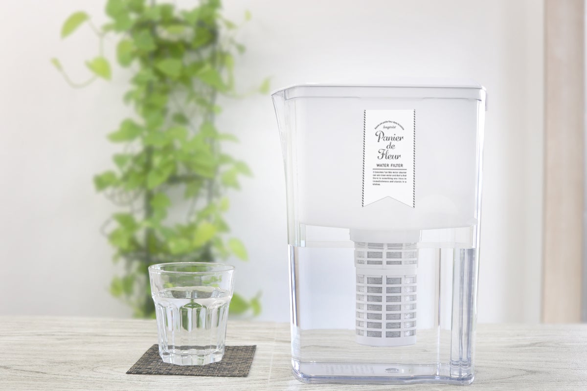 ひんやり美味しい浄水がいつでも！約2年カートリッジ交換不要なポット