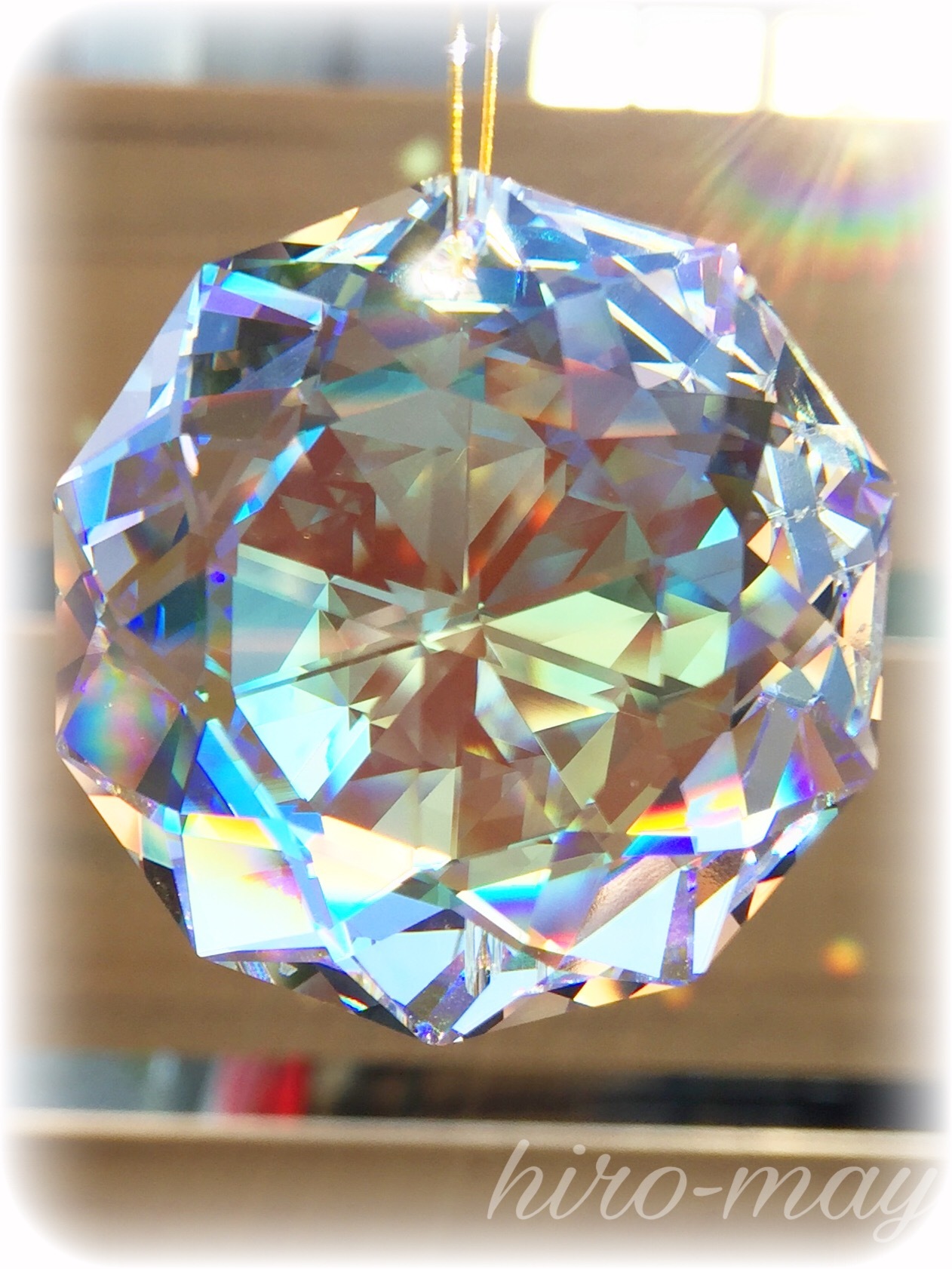 天女の姿』スワロフスキー ダリア オーロラ 38mm ・シンプルサン