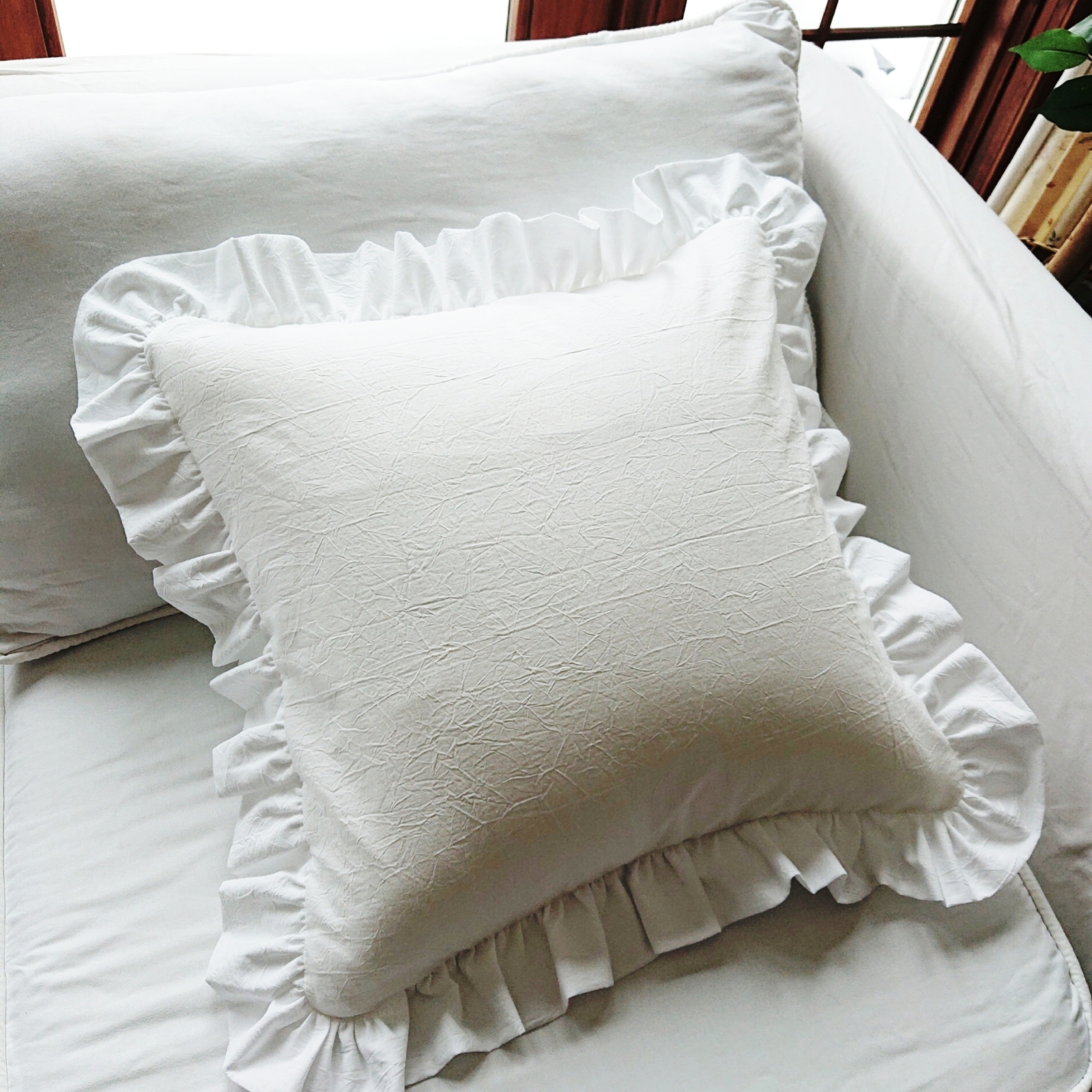 ホワイトコットン♪フリルクッションカバー45cm×45cm - LOVECUSHIONS