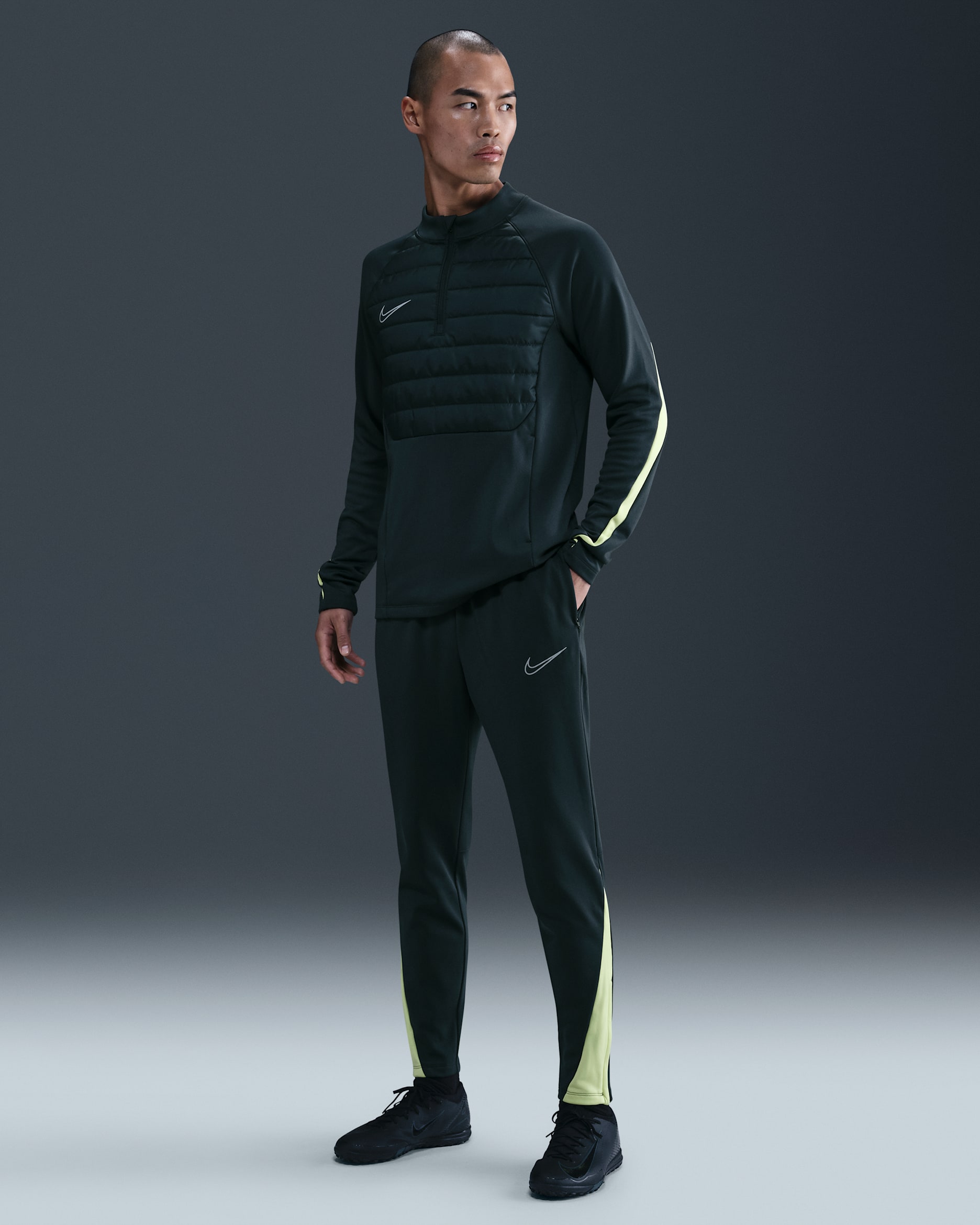 Nike Academy Winter Warrior 男款Therma-FIT 足球長褲。Nike TW