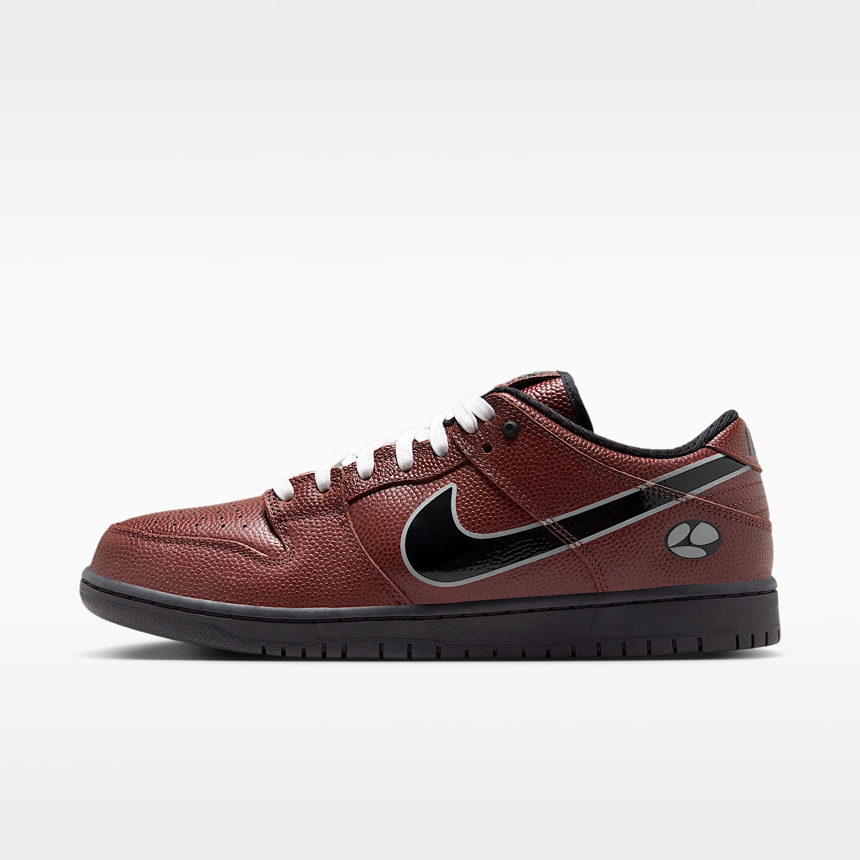 Nike SB Dunk Low Pro Skate Shoes. Nike.com