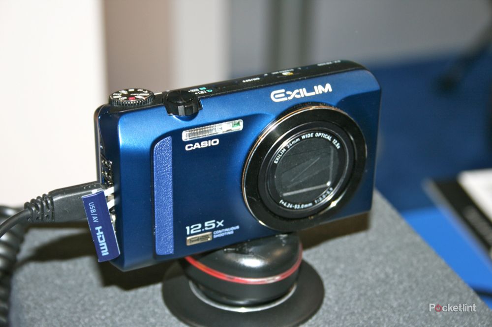 Casio Exilim EX-ZR200 pictures and hands-on