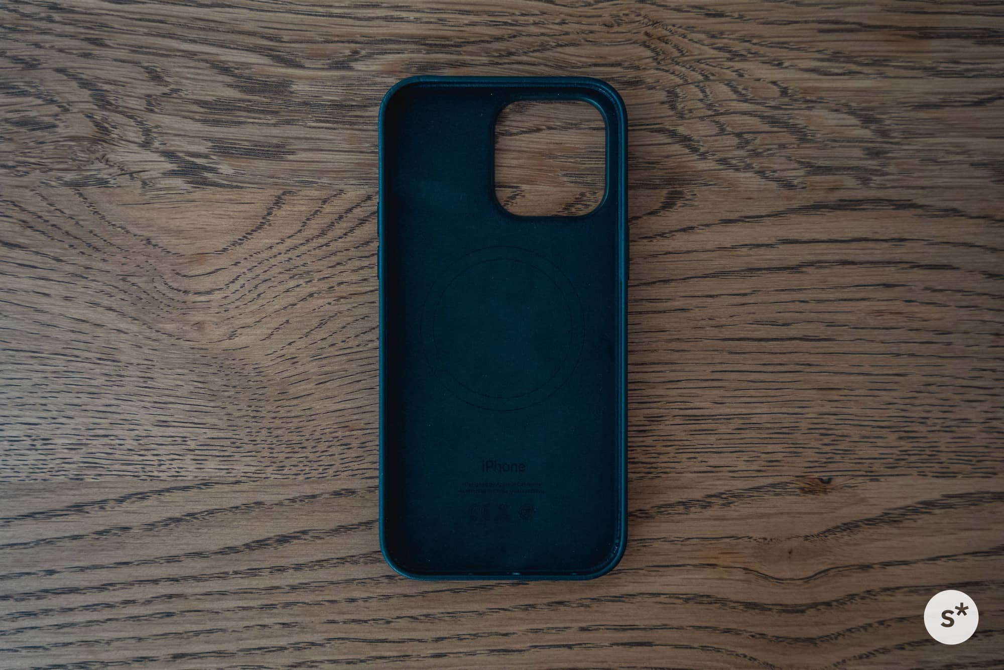 これが高品質なApple純正。iPhone 14 Pro Maxレザーケース