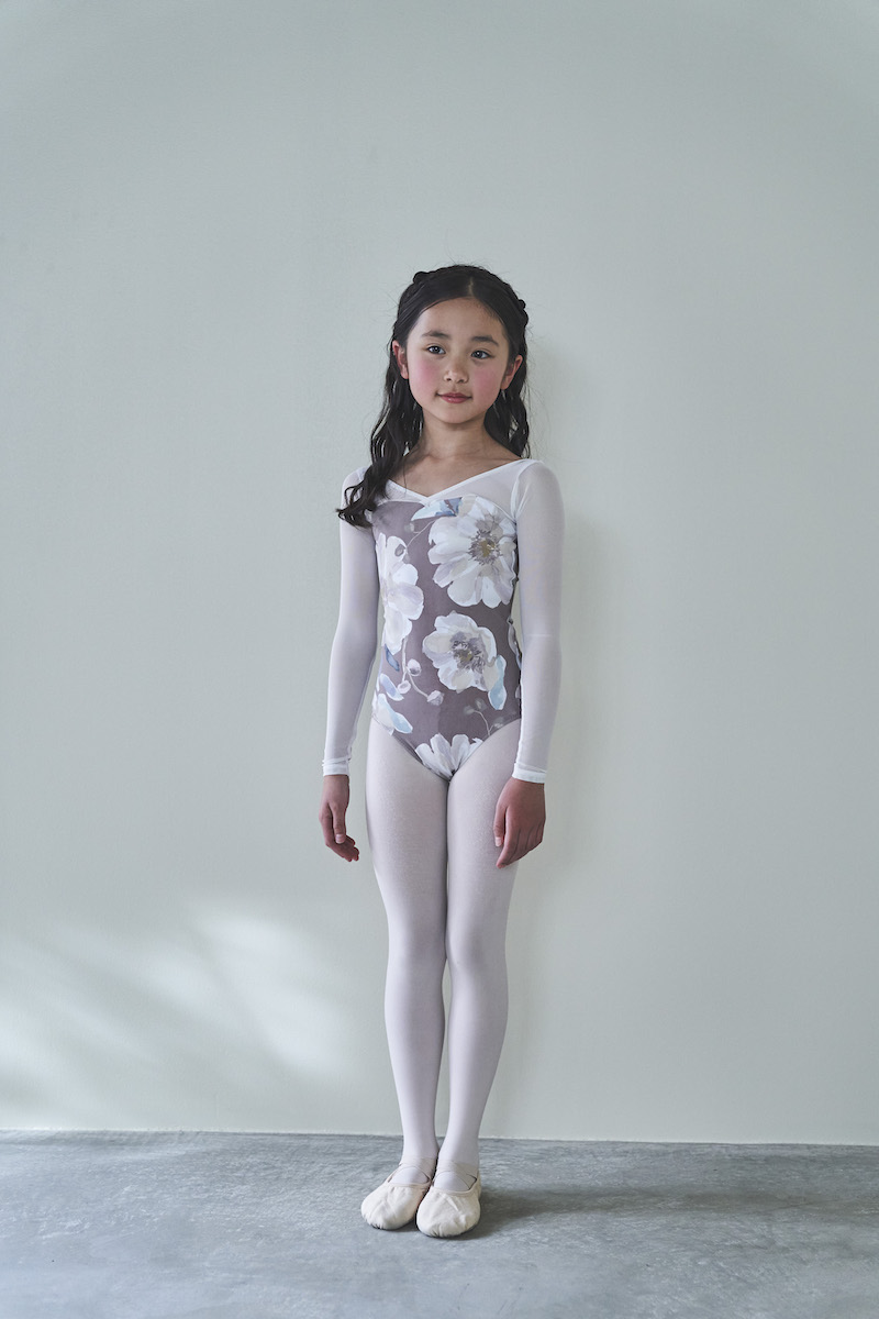 stina / type V lucky / big magnolia almond / girl