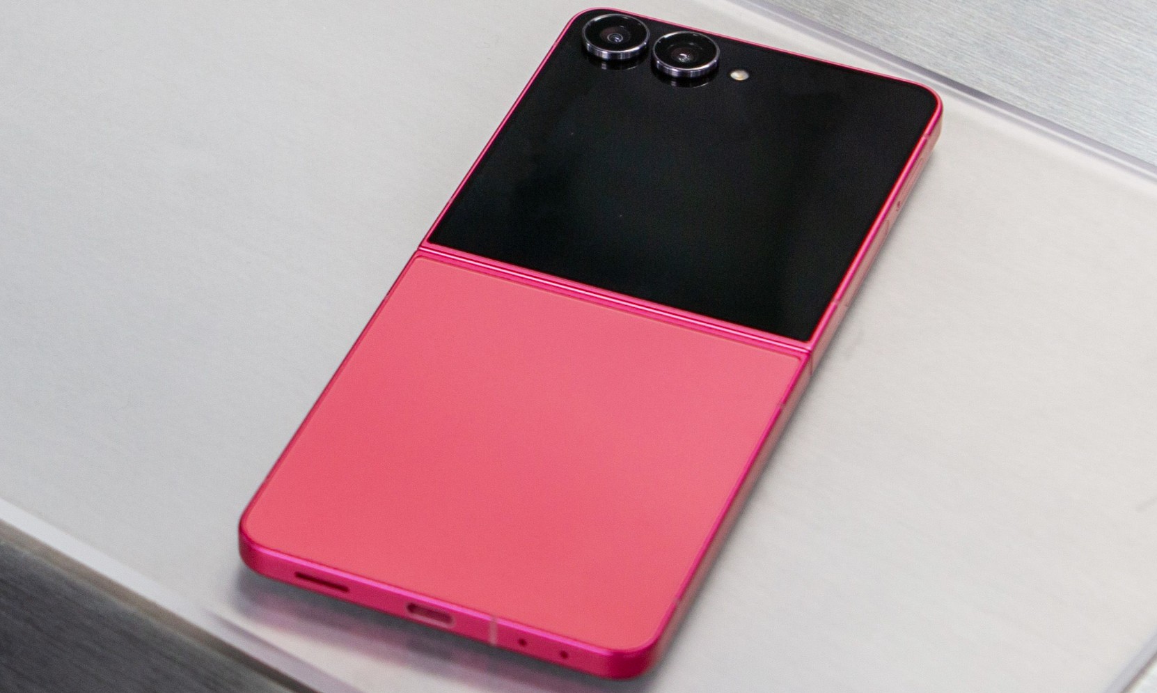 Galaxy Z Flip 8は薄型化が進む？デザイン刷新と電池容量維持のうわさ